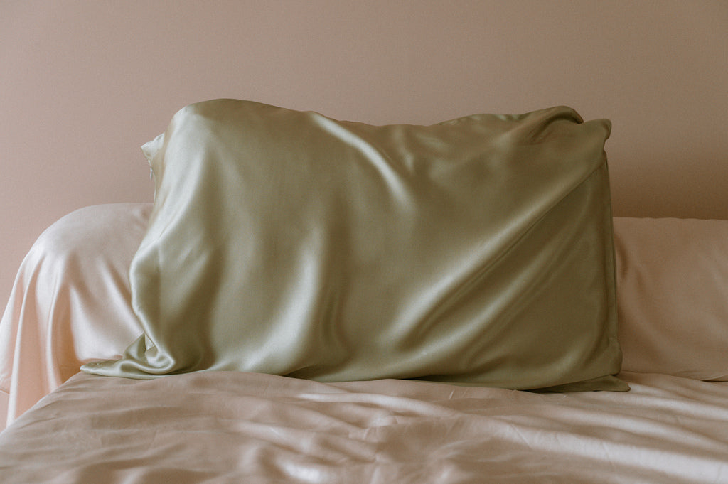 Funda de almohada de seda de 25 momme Fabricada en Francia. – Emily's Pillow