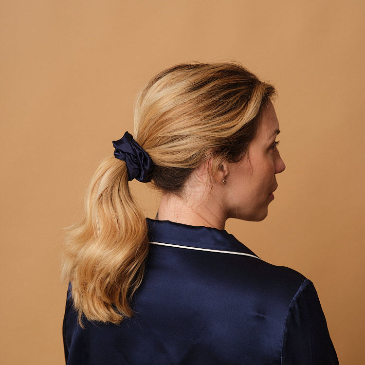 100% pure silk scrunchie - the big - Midnight blue