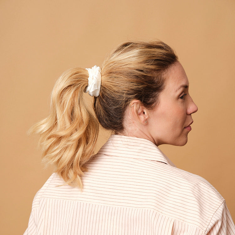 100% pure silk scrunchie - the big - White