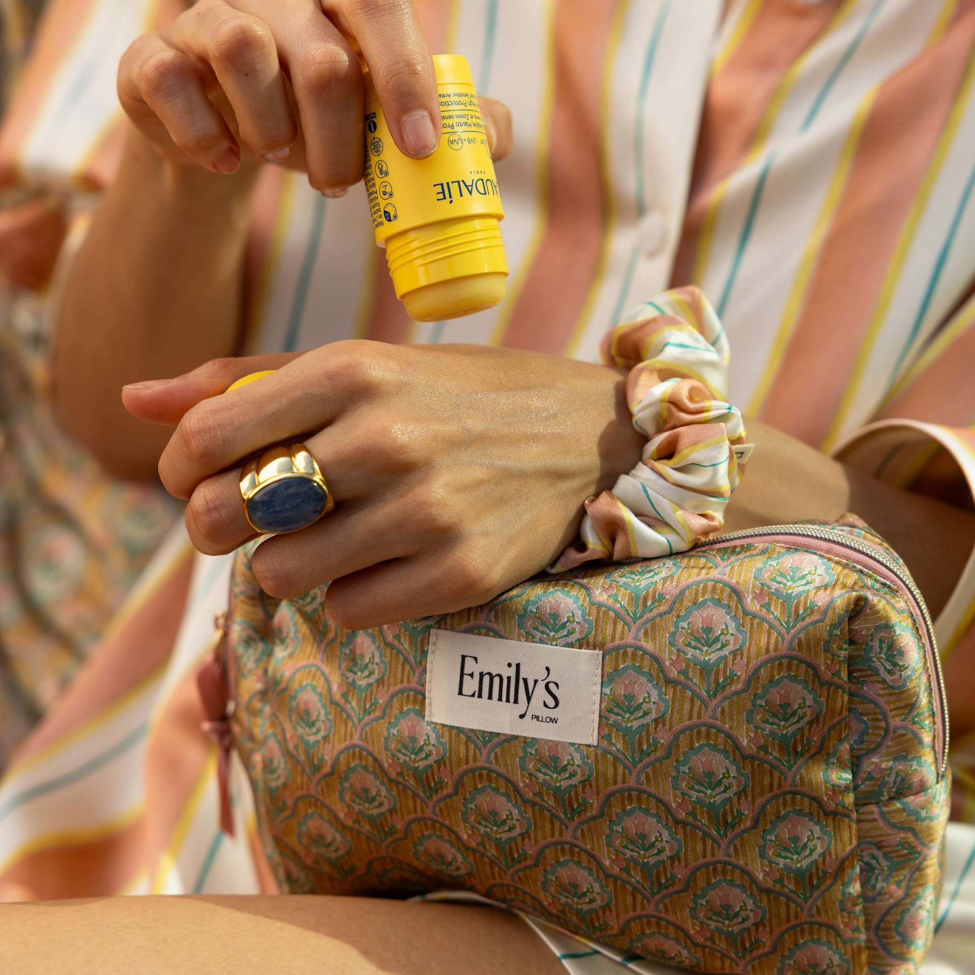 Trousses 100% pure soie de mûrier - Caudalie x Emily&