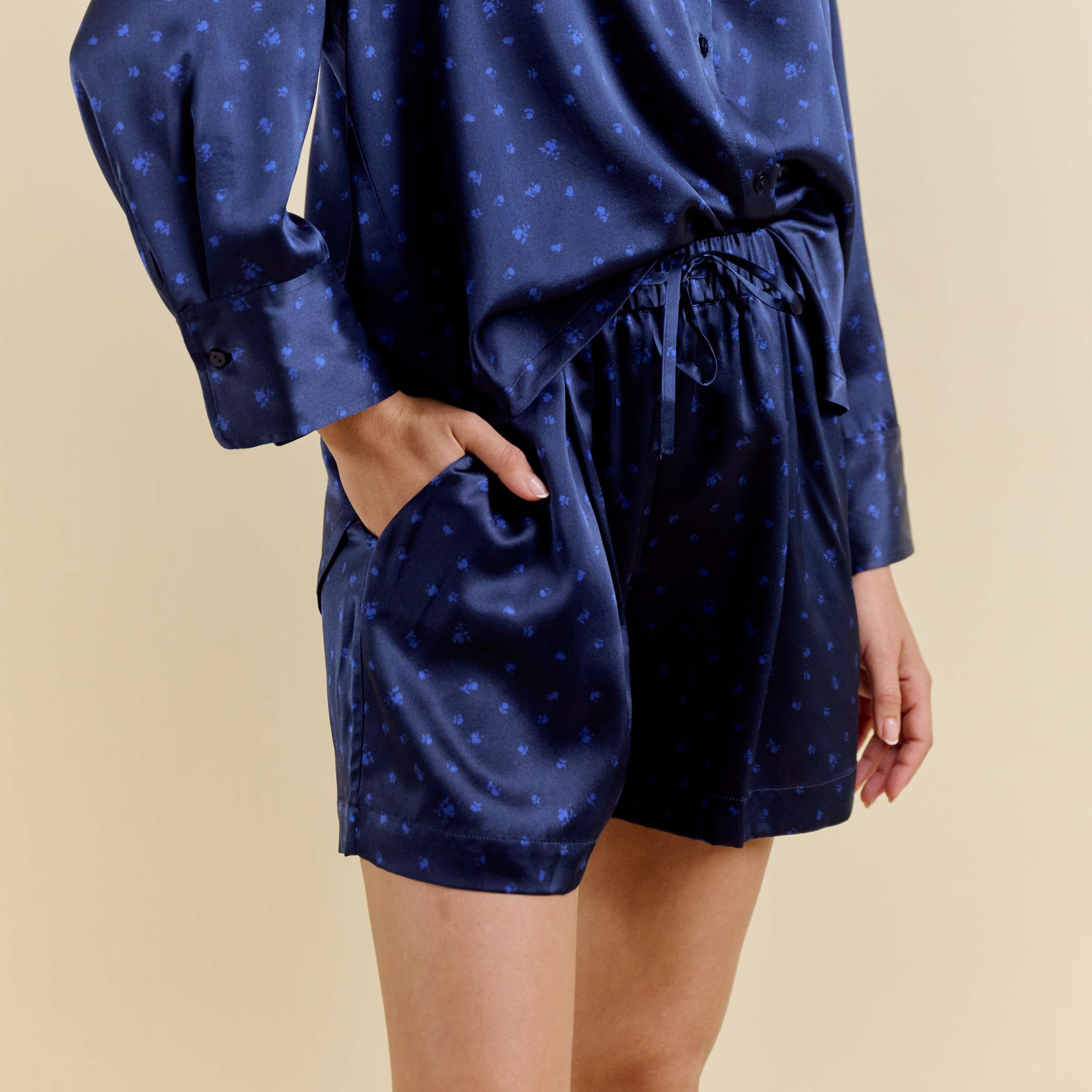 Short Oversize 100% pure soie de mûrier - Bleu Nuit Fleuri