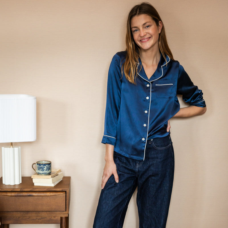 Pyjama en pure soie bleu pour des nuits douces et une peau apaisée