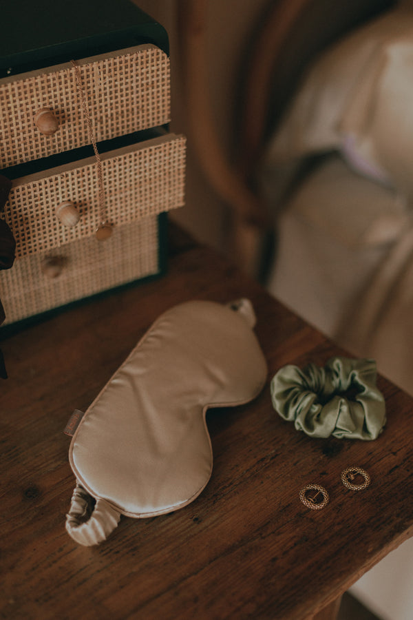 Masque de sommeil en soie : les 10 avantages