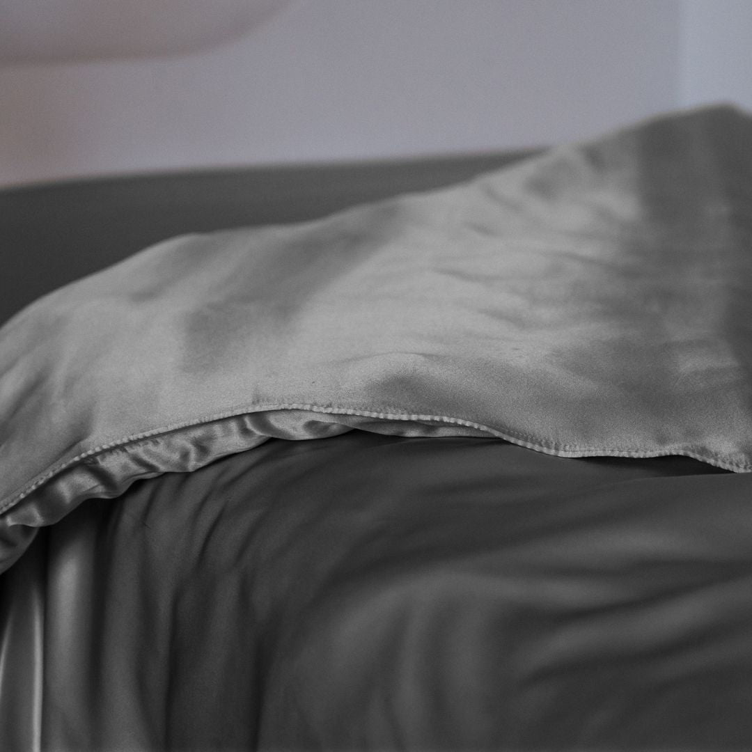 Pure silk bed linen – Emily's Pillow