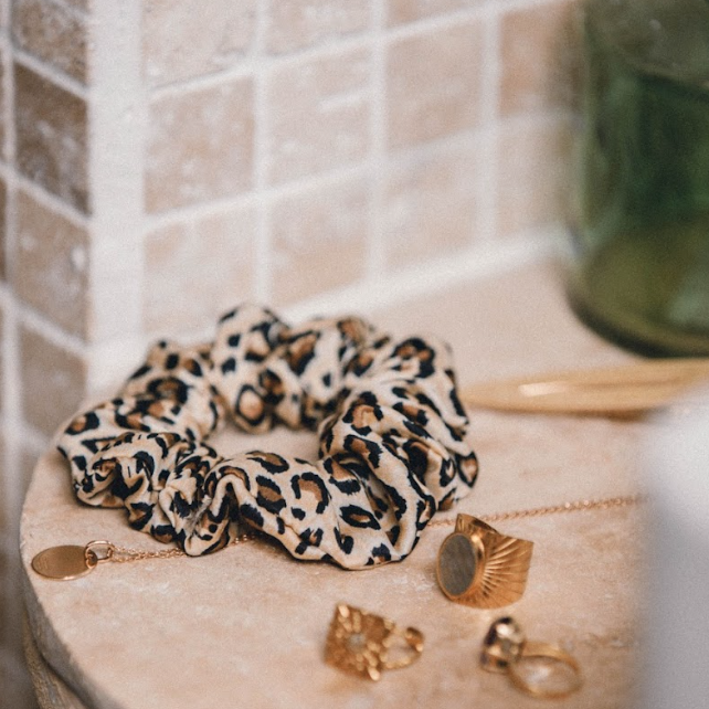 Pure Silk Scrunchie - Medium - Leopard