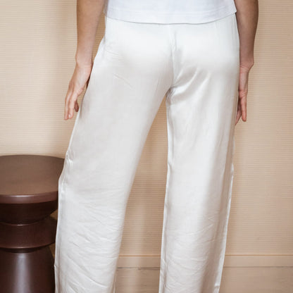 Pantalones de pura seda para mujer.