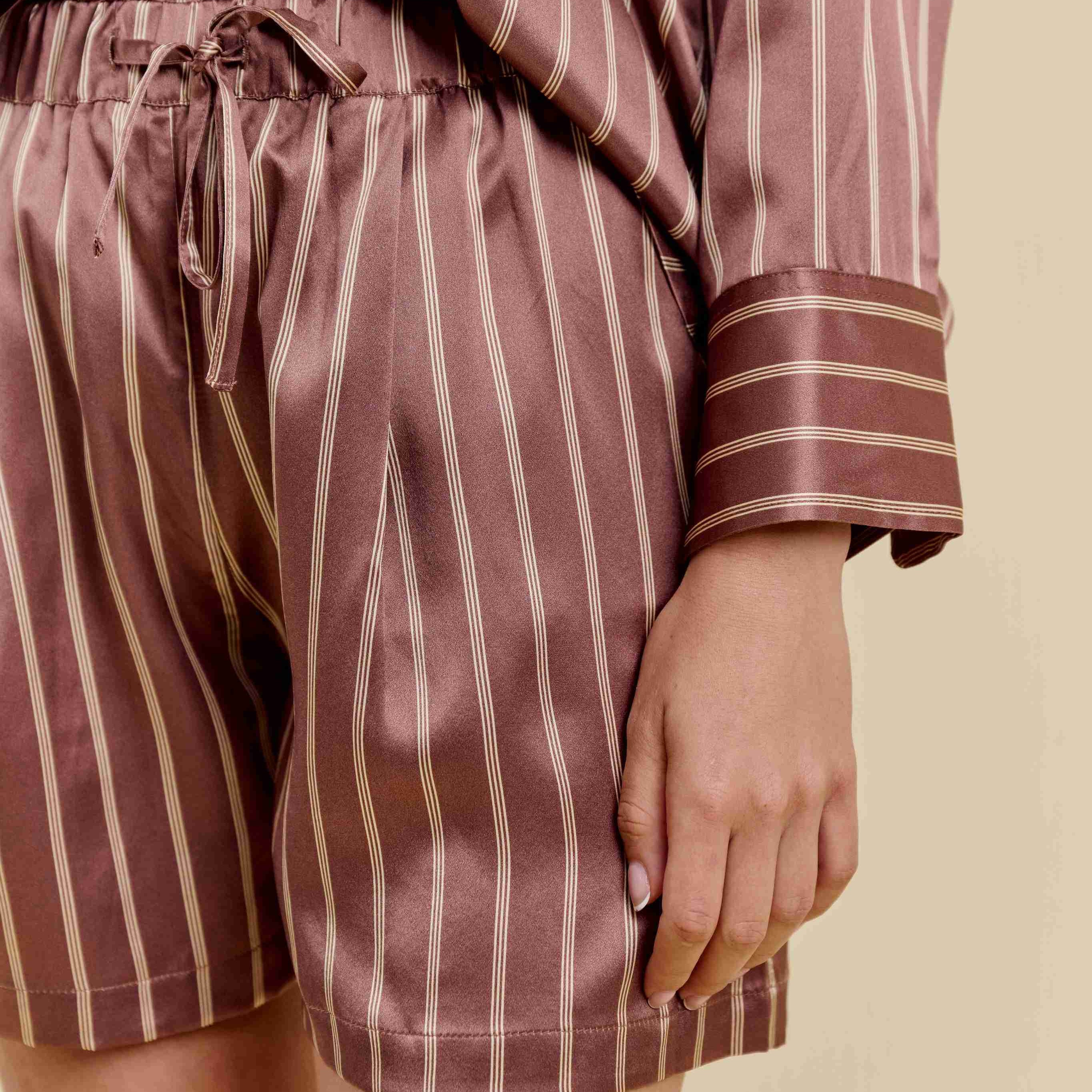 Pyjama Court Oversize 100% pure soie de mûrier - Rayures Marron