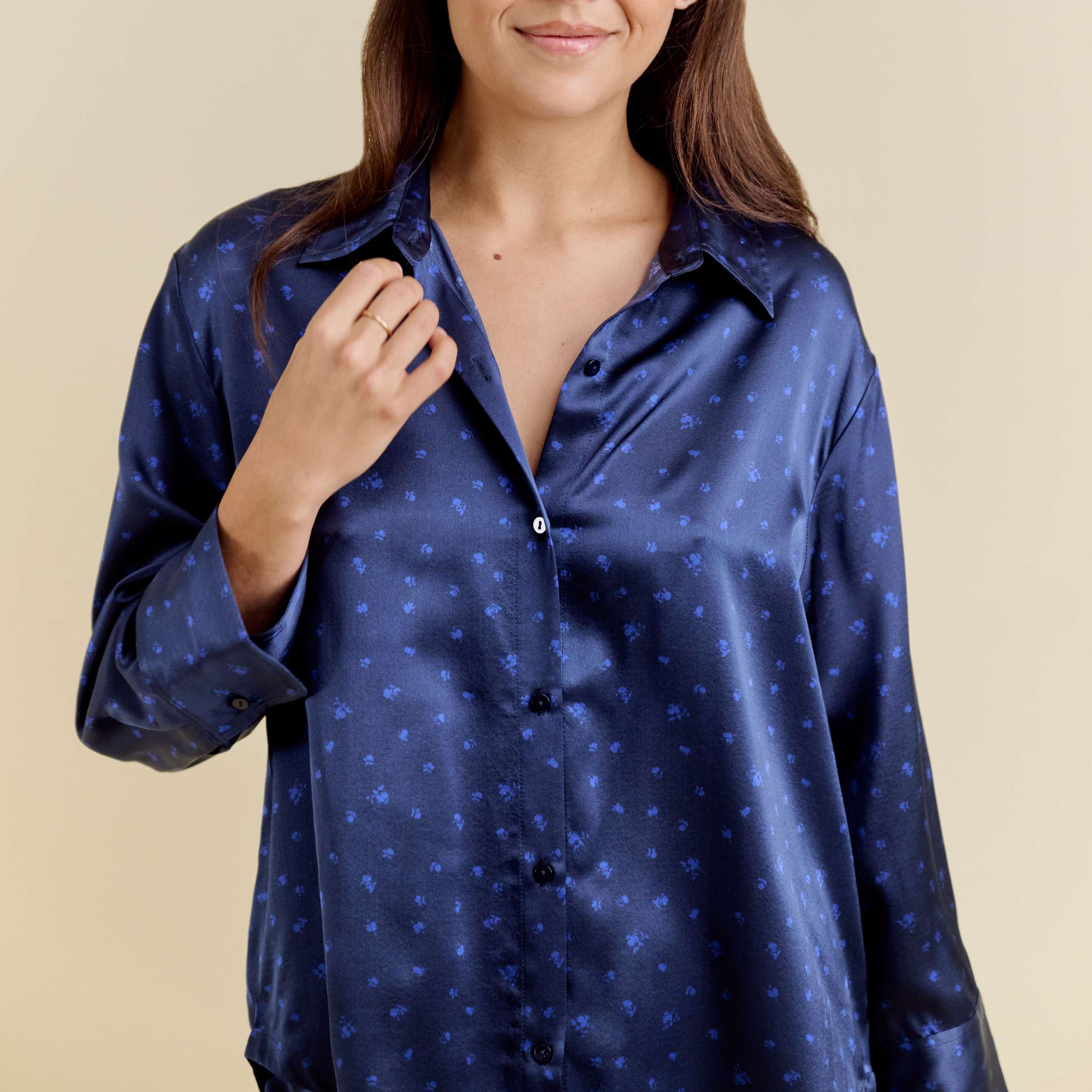 Chemise Oversize 100% pure soie de mûrier - Bleu Nuit Fleuri