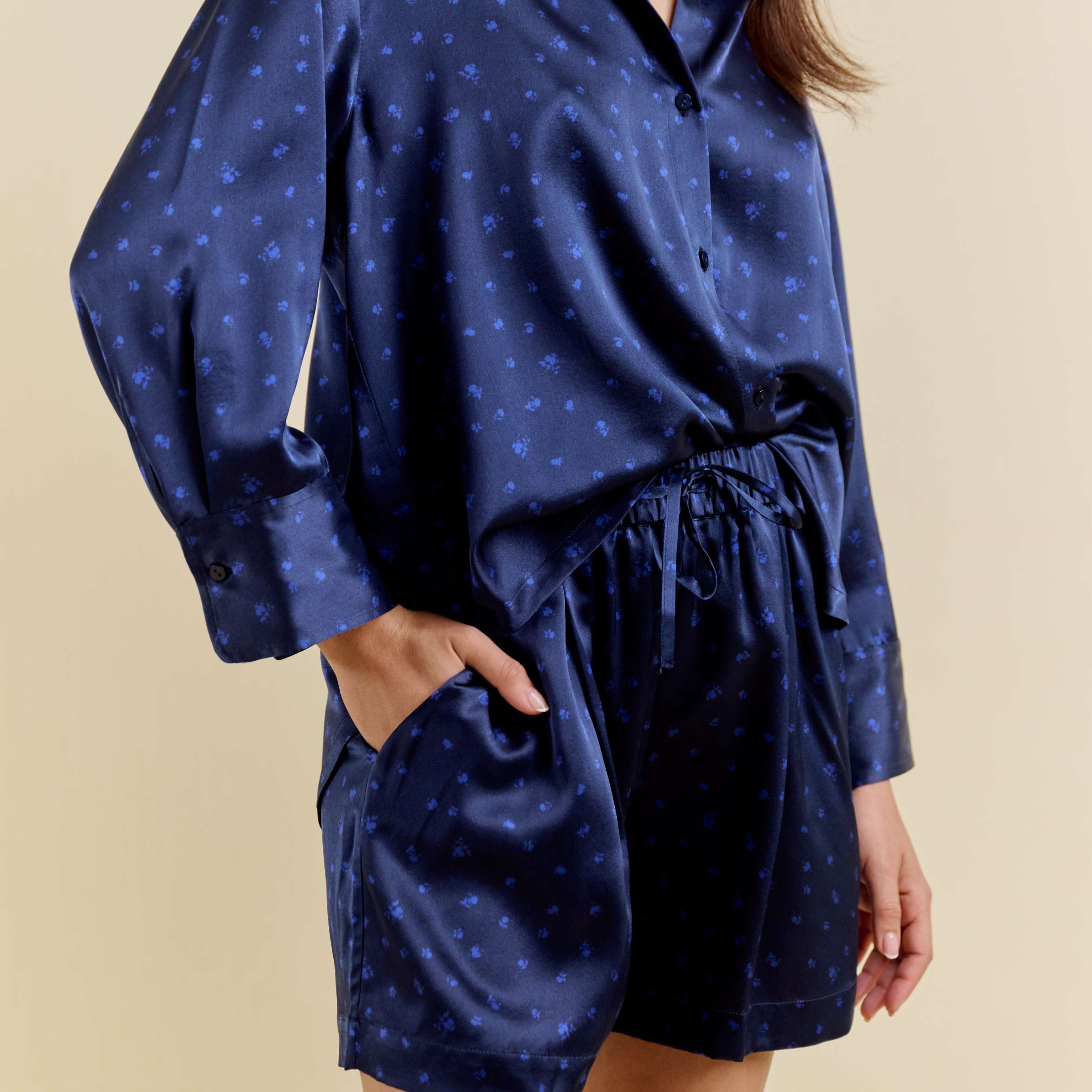 Pyjama Court Oversize 100% pure soie de mûrier - Bleu Nuit Fleuri