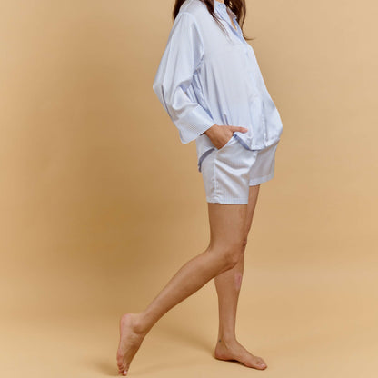 Short Oversize 100% pure soie de mûrier - Rayures Bleu Clair