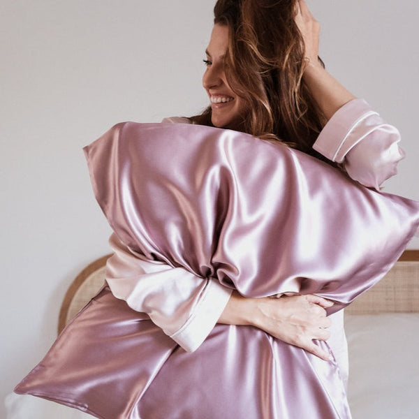 taie d'oreiller en soie bois de rose - The silk pillowcase: an ally for your hair 