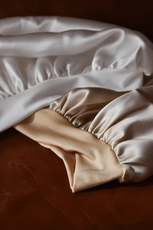 bonnet en soie Emily's Pillow - 6 Beneficios del gorro de dormir de seda 