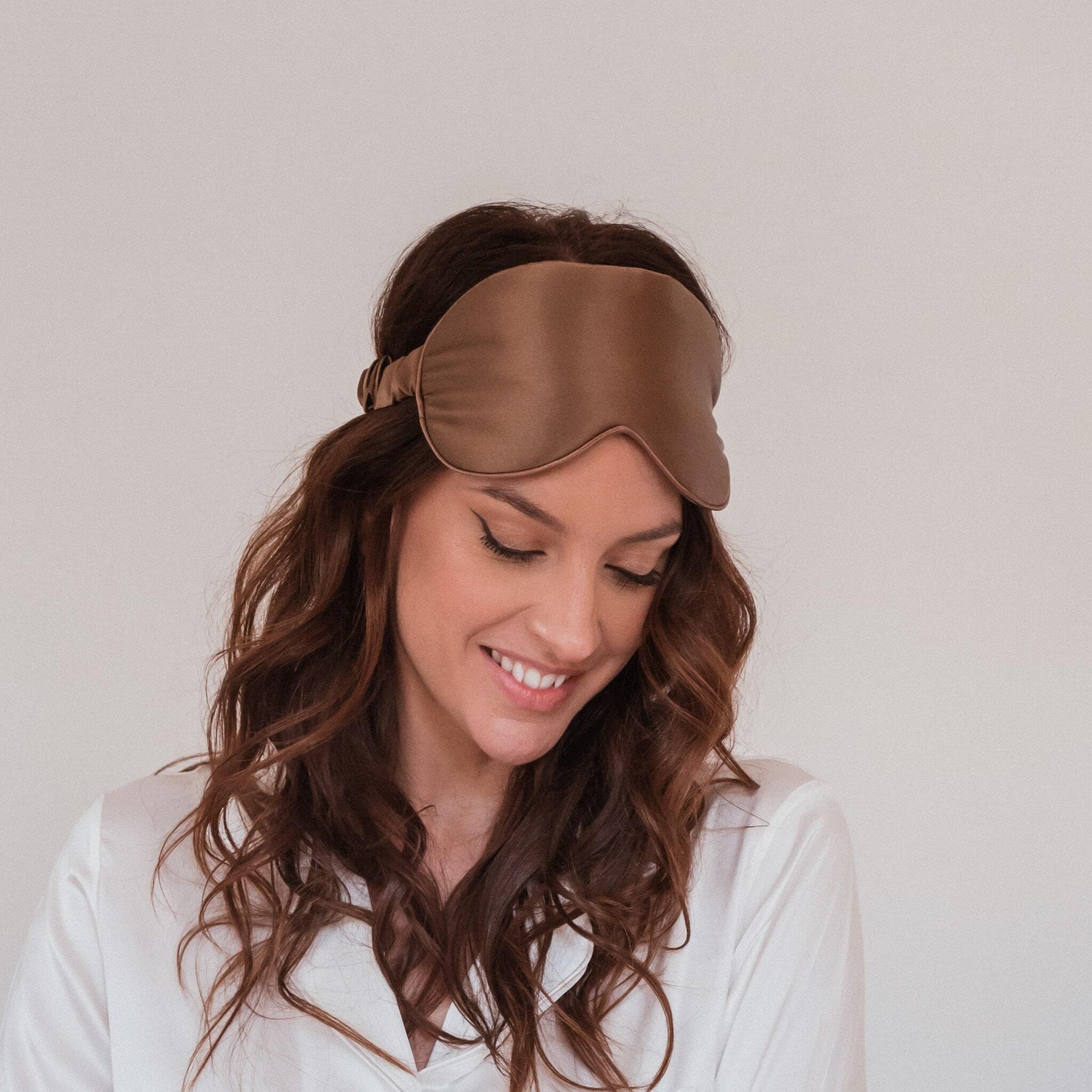 Masque de sommeil en soie macchiato accessoire doux et léger pour un sommeil réparateur