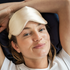 Masque de sommeil en soie champagne, accessoire doux et léger pour un sommeil réparateur