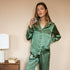 Pyjama en pure soie vert pour des nuits douces et une peau apaisée