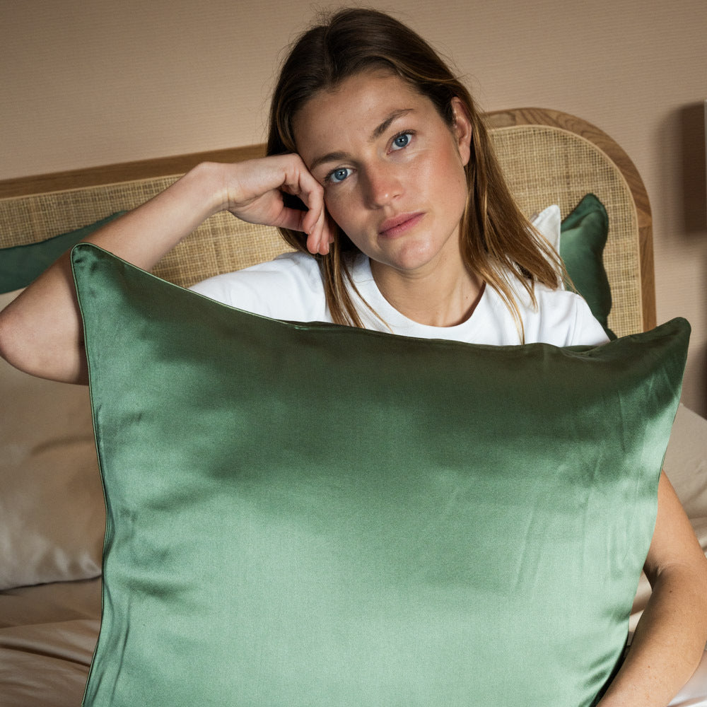 Taie d’oreiller en pure soie couleur vert sauge 51x76 cm, idéale pour prendre soin de la peau et des cheveux pendant la nuit