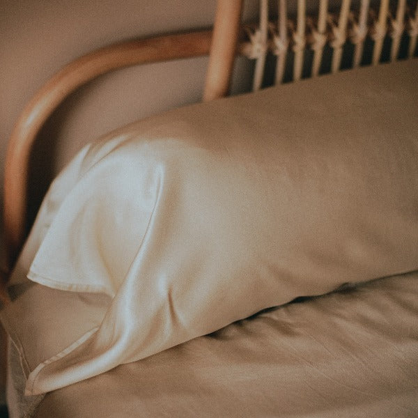 Taie d'oreiller en pure soie de mûrier 100% biologique – Emily's Pillow